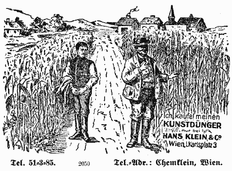 Zwei Bauern stehen am Rand ihrer Felder, jeweils auf einer Seite einer kleinen Straße. Einer erklärt dem anderen den besseren Ertrag seines Feldes mit Kunstdünger von "Hans Klein, Wien."